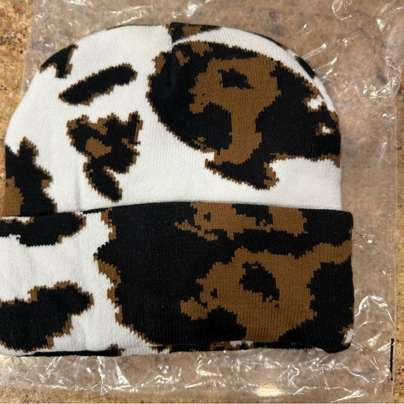 New In Bag Lot Of 3 Carharrt Camo Brown Black White Beanies Great Stocking Stuff - Picture 8 of 8